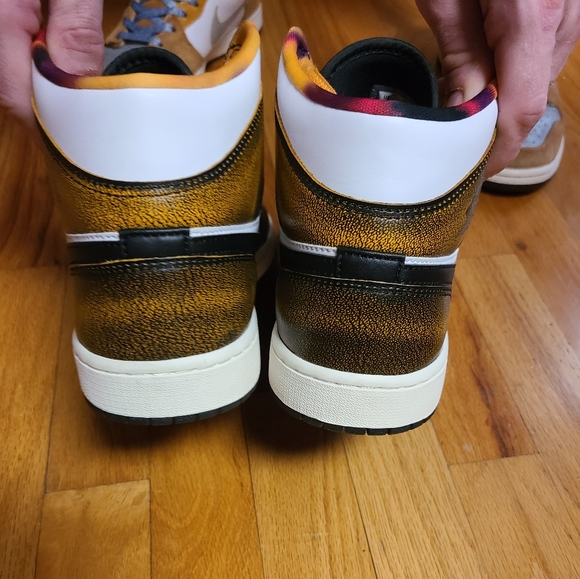 Jordan 1 Mid SE Wear Away Taxi